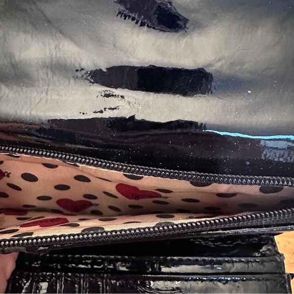 NWT Guess sequin bow wallet🎀 - Picture 11 of 14